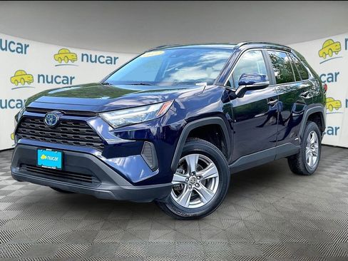 Used 2022 Toyota RAV4 XLE AWD/4WD image 3