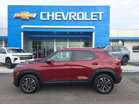 New 2025 Chevrolet TrailBlazer LT w/ Driver Confidence Package image 3