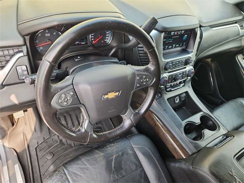 Used 2018 Chevrolet Suburban LT image 10