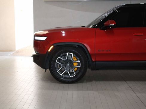 Used 2025 Rivian R1S Premium AWD/4WD image 4