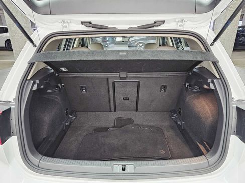 Used 2017 Volkswagen Golf Wolfsburg Edition image 28