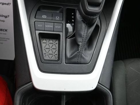 Used 2024 Toyota RAV4 XLE FWD image 17