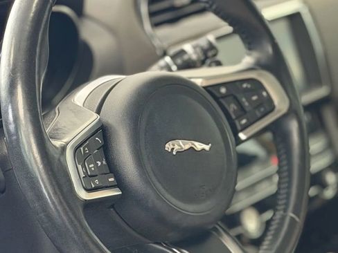 Used 2020 Jaguar F-PACE Prestige image 15