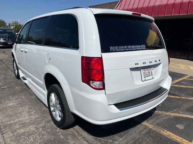 Used 2018 Dodge Grand Caravan SXT FWD image 12