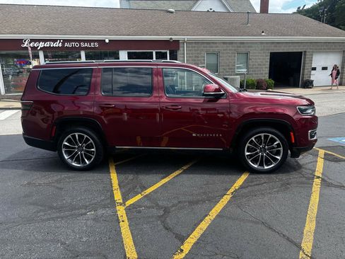 Used 2022 Jeep Wagoneer Series III w/ Premium Group I AWD/4WD image 8
