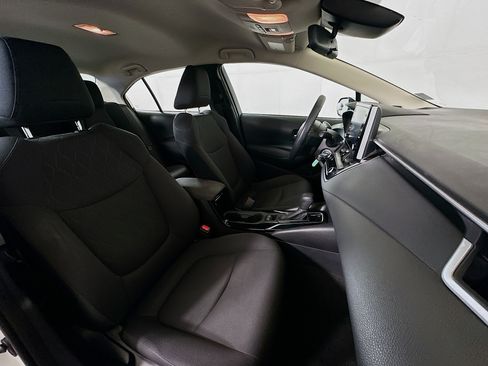 Used 2021 Toyota Corolla LE FWD image 28