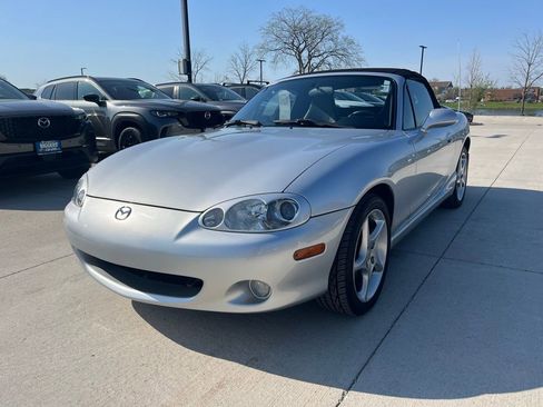 Used 2003 MAZDA MX-5 Miata image 4