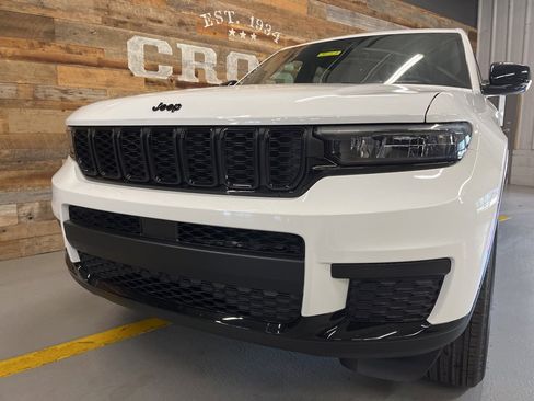 New 2025 Jeep Grand Cherokee L Altitude image 9