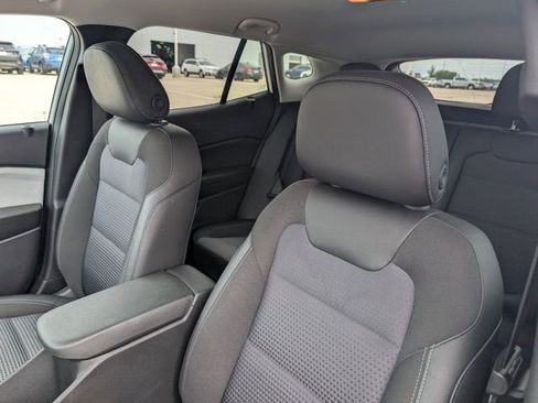 Used 2025 Chevrolet Trax LT FWD image 10