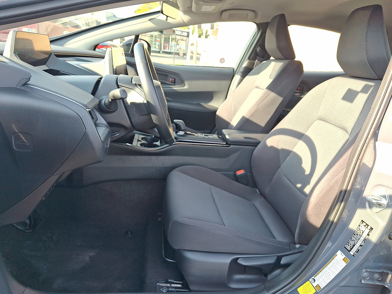 Used 2025 Toyota Prius LE FWD image 15