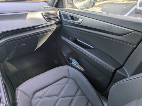 Used 2024 Volkswagen Atlas Cross Sport SE w/ Panoramic Sunroof Package image 21