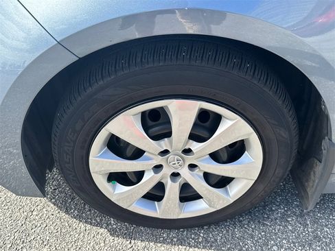 Used 2025 Toyota Corolla LE image 11