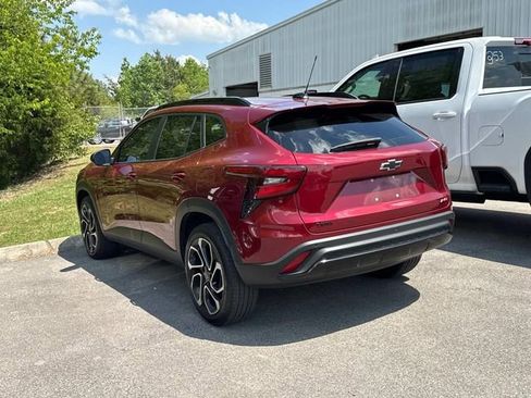 Used 2025 Chevrolet Trax RS w/ Sunroof Package FWD image 9