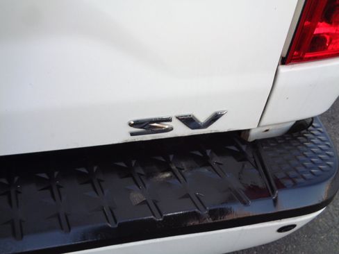 Used 2018 Nissan Titan SV w/ SV Convenience Package image 13