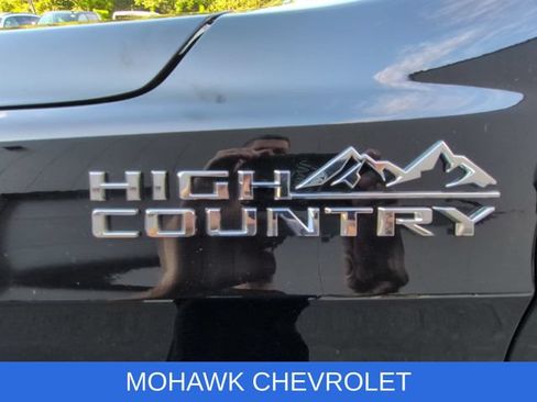 Used 2023 Chevrolet Suburban High Country w/ Advanced Technology Package AWD/4WD image 33