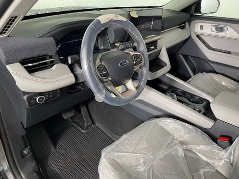 New 2026 Ford Explorer Active w/ Active Comfort Package image 2