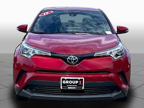 Used 2019 Toyota C-HR XLE FWD image 3