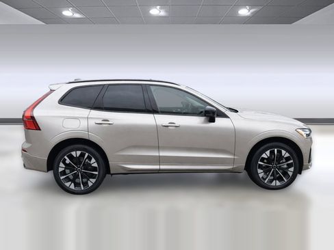 Used 2026 Volvo XC60 B5 Plus w/ Protection Package Premier image 8
