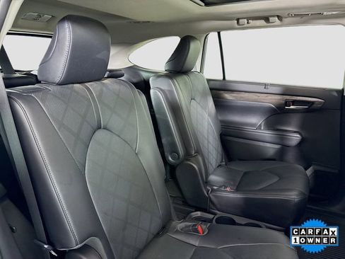 Used 2023 Toyota Highlander Platinum image 29
