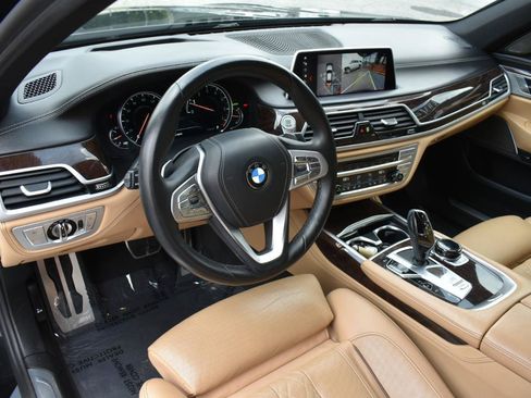 Used 2019 BMW 750i w/ Executive Package RWD image 10