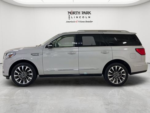 Used 2021 Lincoln Navigator Reserve RWD image 3