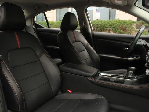 Used 2023 Nissan Sentra SR w/ SR Premium Package FWD image 28