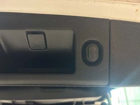 Used 2018 Cadillac Escalade Platinum AWD/4WD image 6