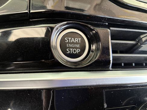 Used 2024 Nissan Pathfinder SV FWD image 25