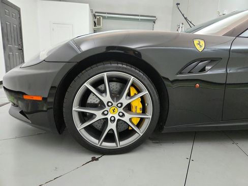 Used 2010 Ferrari California RWD image 24