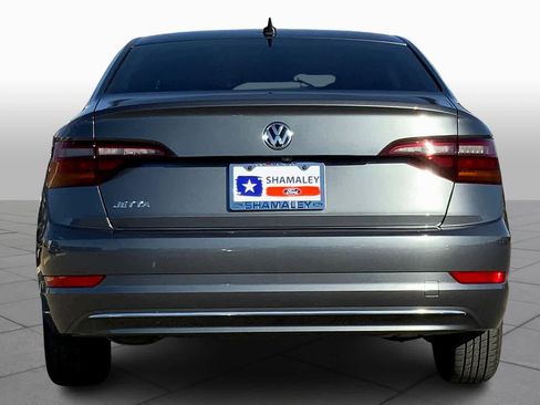 Used 2019 Volkswagen Jetta SEL w/ Cold Weather Package image 4