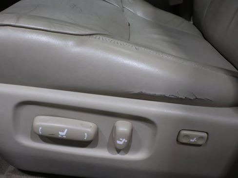 Used 2005 Toyota Avalon XLS image 17