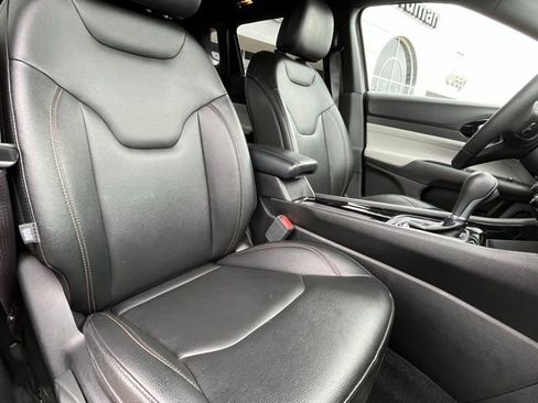 Used 2024 Jeep Compass Limited image 28