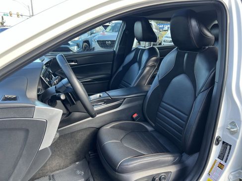 Used 2021 Toyota Avalon XSE image 13