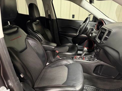 Used 2019 Jeep Compass Trailhawk AWD/4WD image 25