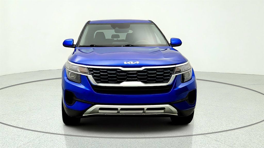 Used 2023 Kia Seltos LX AWD/4WD image 2