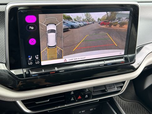 Used 2025 Volkswagen Atlas Cross Sport SEL Premium R-Line image 22