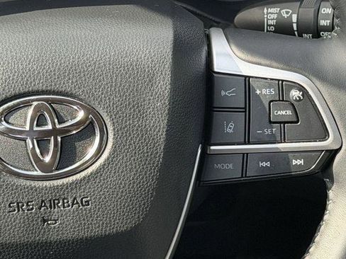 Certified 2025 Toyota Highlander LE FWD image 13