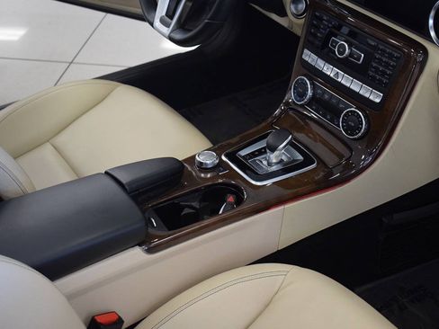 Used 2016 Mercedes-Benz SLK 300 image 26