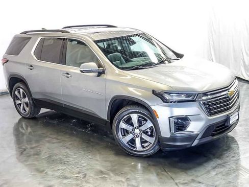 Used 2023 Chevrolet Traverse LT w/ LT Premium Package AWD/4WD image 6