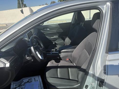 Used 2025 Nissan Altima 2.5 SV image 22