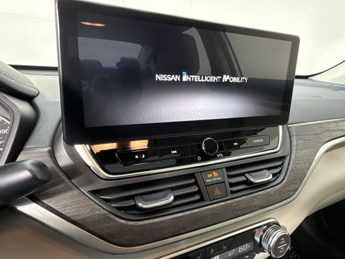 Used 2024 Nissan Altima 2.5 SL FWD image 7