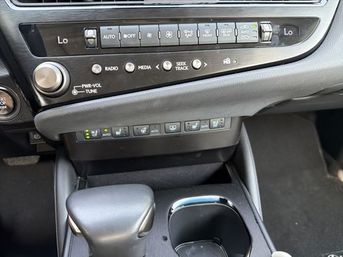 Used 2025 Lexus ES 350 w/ Premium Package FWD image 25