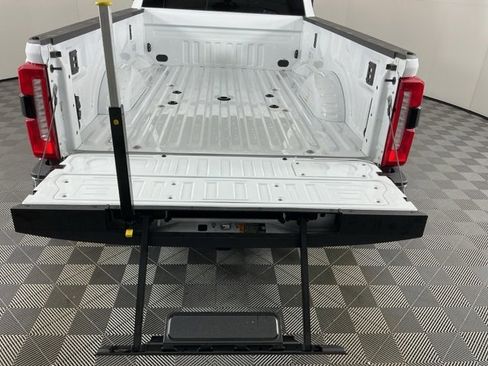 Certified 2025 Ford F450 Lariat w/ FX4 Off-Road Package image 8