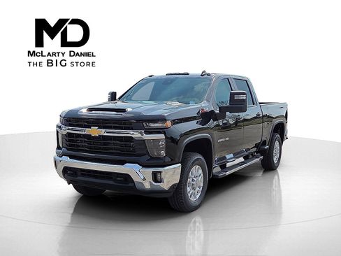 Used 2026 Chevrolet Silverado 2500 LT w/ Convenience Package image 2