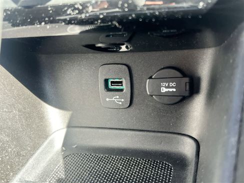 Used 2011 Chrysler 200 Limited image 29