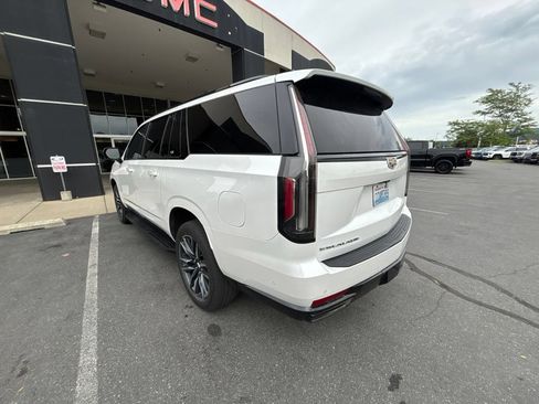 Used 2021 Cadillac Escalade ESV Sport AWD/4WD image 4