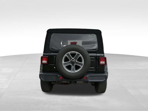 Used 2018 Jeep Wrangler Unlimited Sahara AWD/4WD image 41