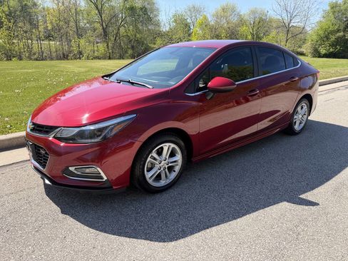 Used 2018 Chevrolet Cruze LT w/ Convenience Package FWD image 1
