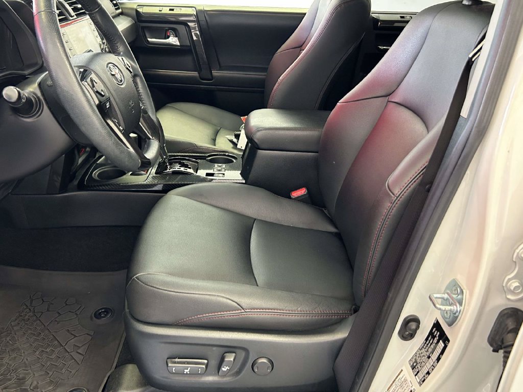 Used 2021 Toyota 4Runner Venture w/ Moonroof Package AWD/4WD image 16