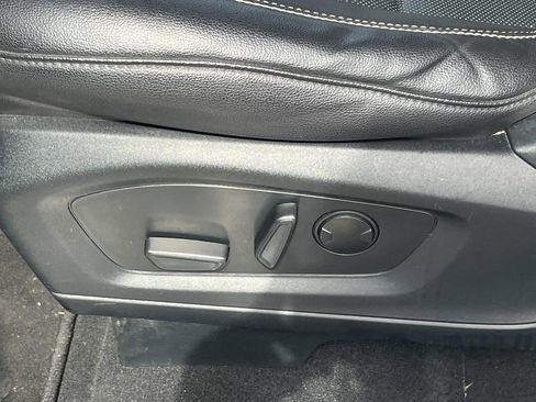 Used 2023 Ford Explorer Limited image 9